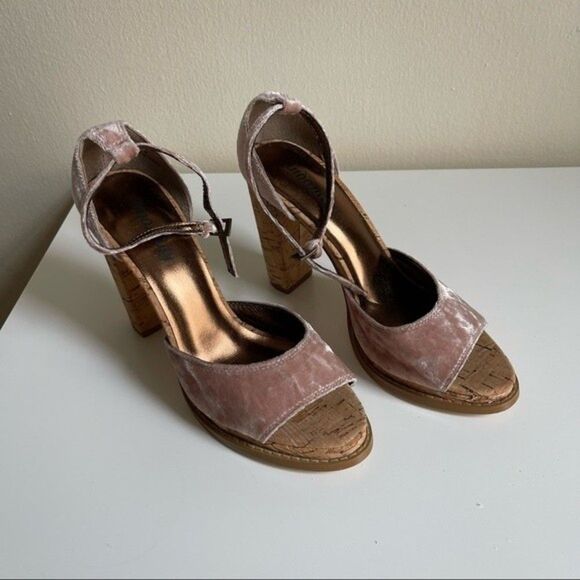 NWOT Crushed Velvet Shoes by Anthropologie Farylrobin size 7 - Picture 2 of 7